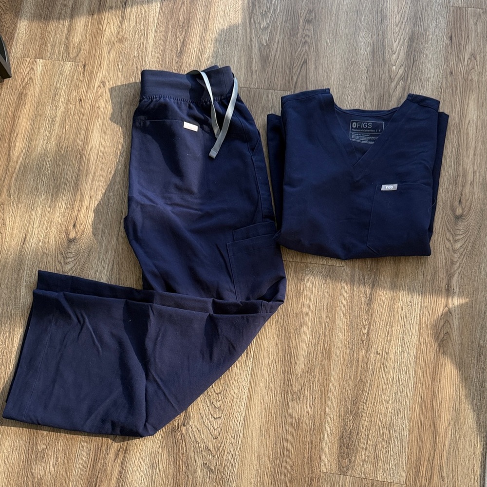 FIGS women’s Navy Set- high waisted wide leg pant